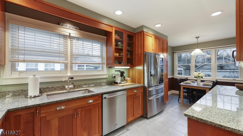 555 Shackamaxon Dr