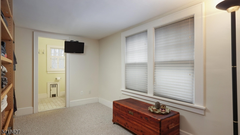555 Shackamaxon Dr