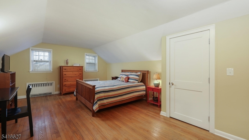 555 Shackamaxon Dr