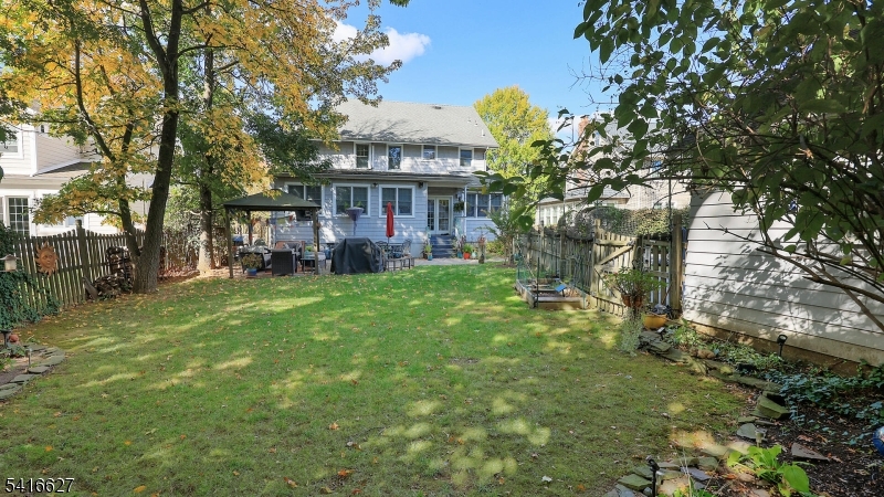 555 Shackamaxon Dr