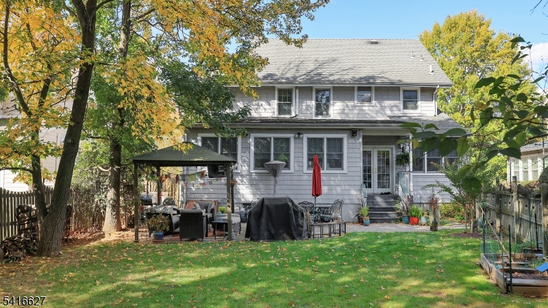 555 Shackamaxon Dr