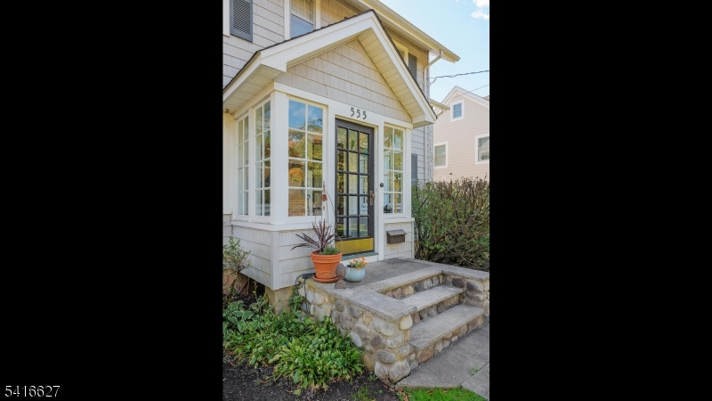 555 Shackamaxon Dr