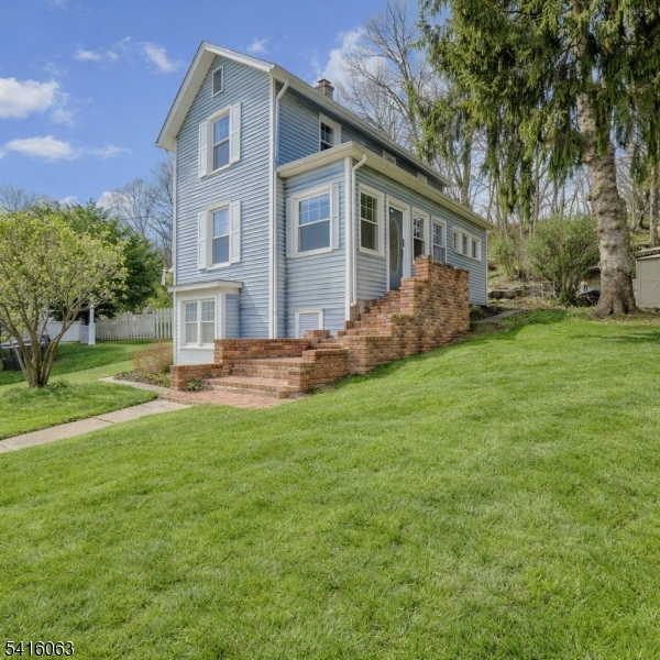 24 W Main St