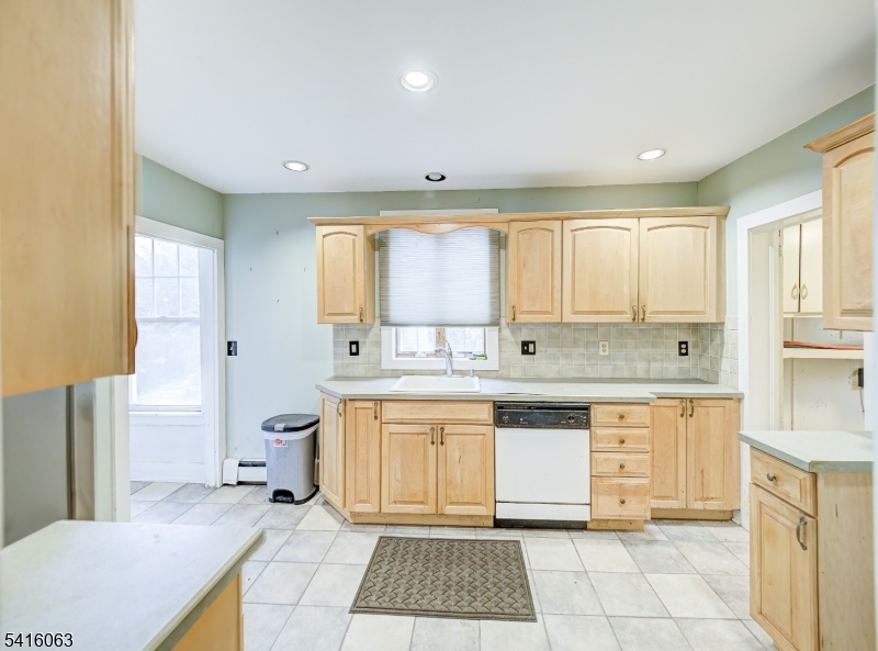 24 W Main St