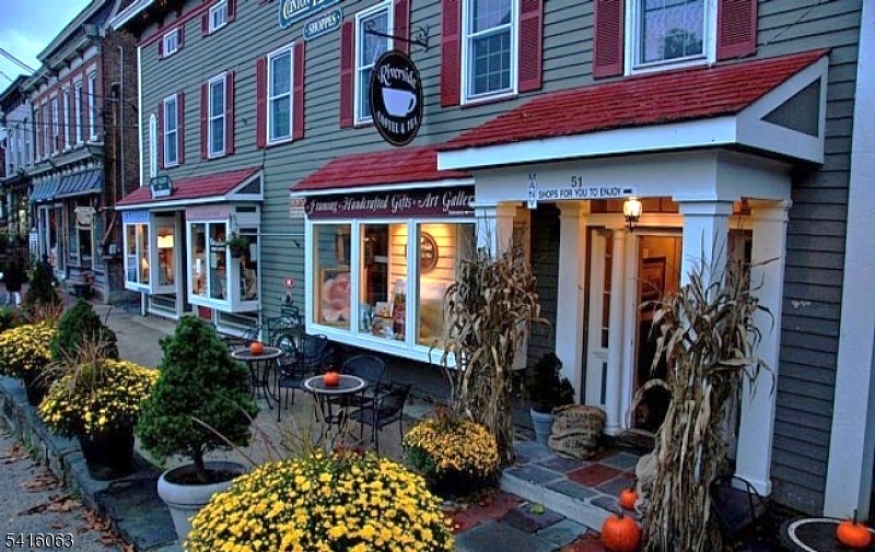 24 W Main St