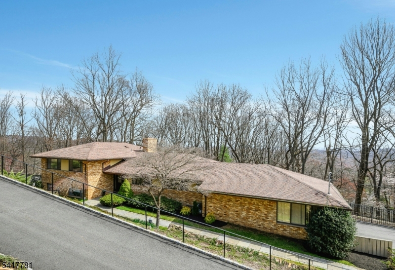 6 Lynnfield Dr