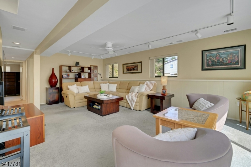 6 Lynnfield Dr