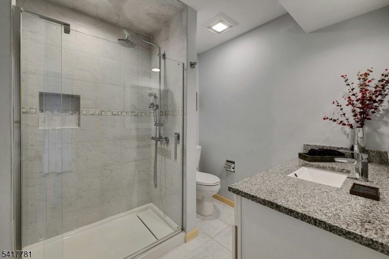 6 Lynnfield Dr