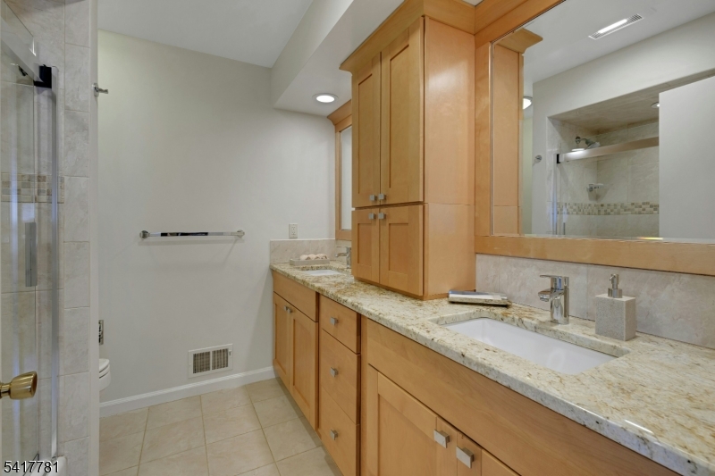 6 Lynnfield Dr