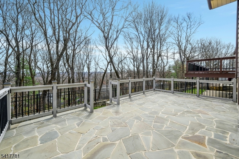 6 Lynnfield Dr