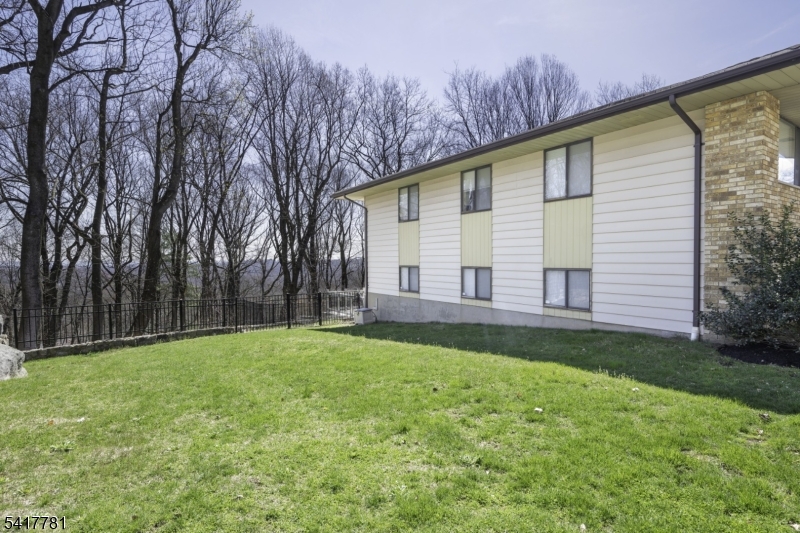 6 Lynnfield Dr