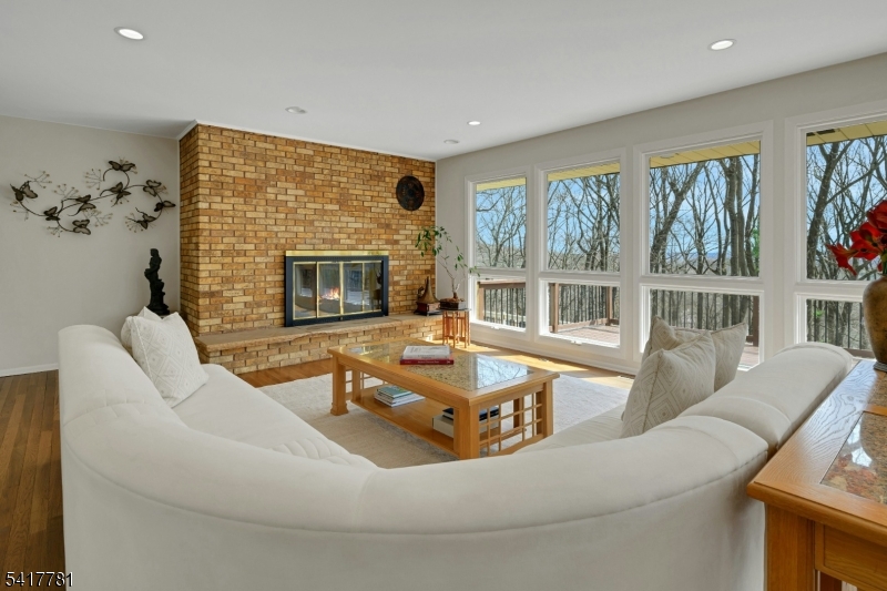 6 Lynnfield Dr