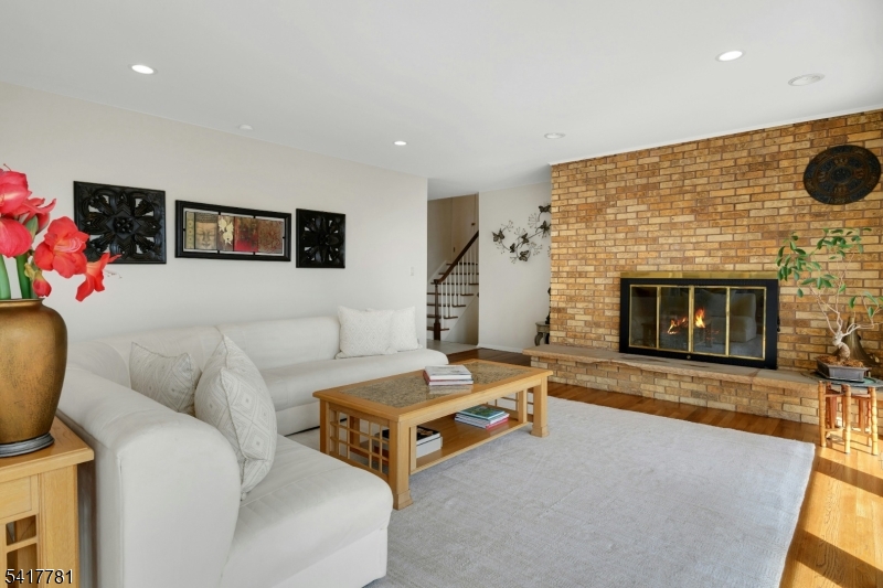 6 Lynnfield Dr