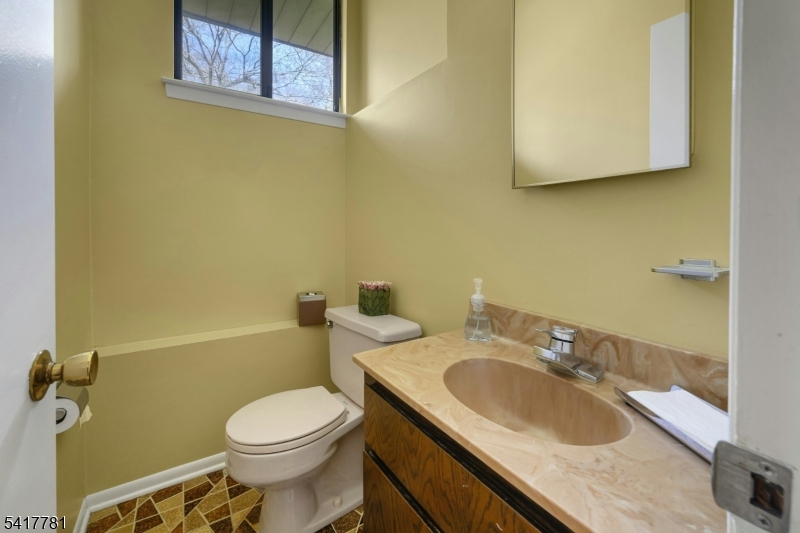 6 Lynnfield Dr