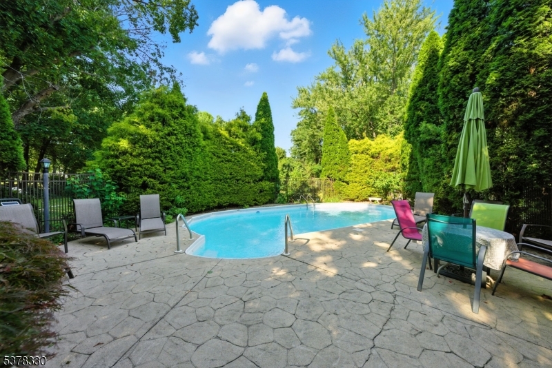 511 Burlington Rd