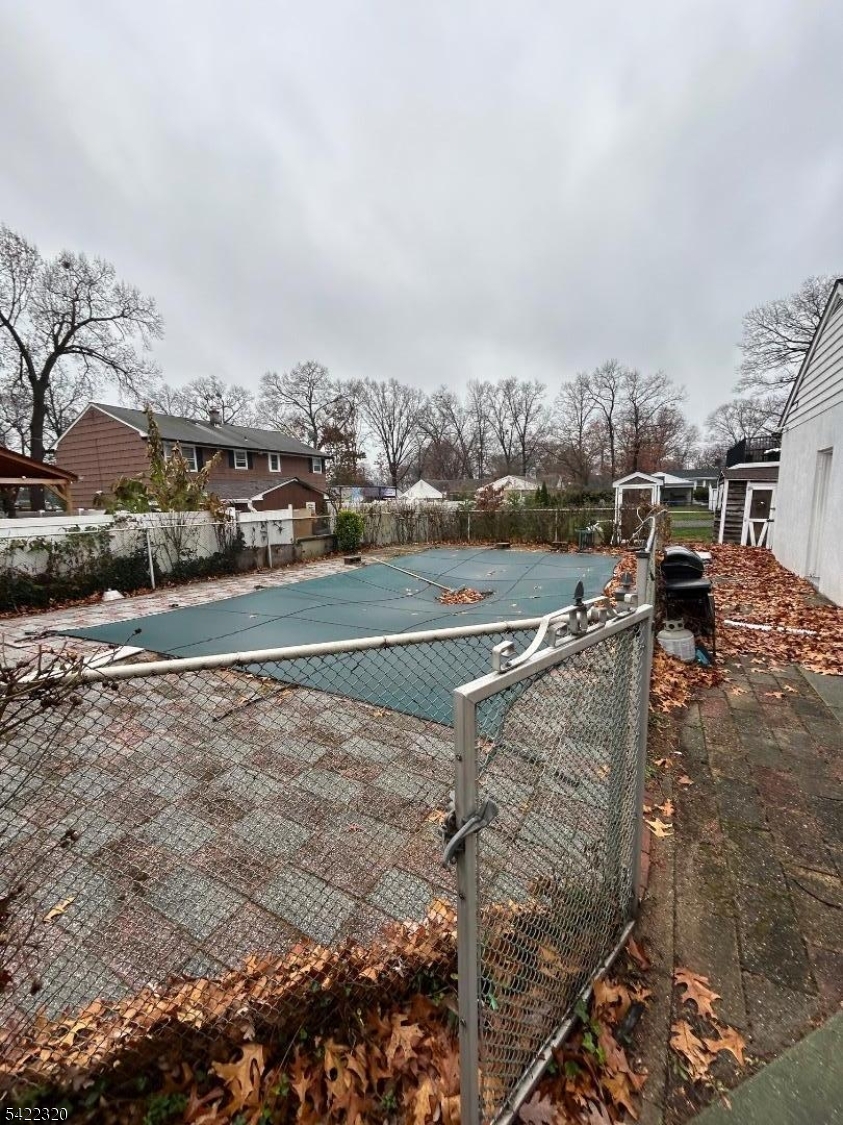 1529 W 7Th St