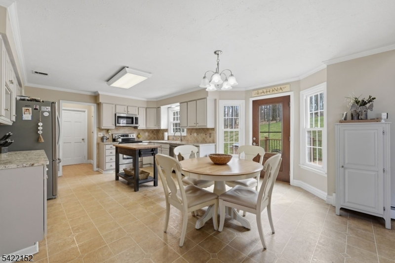 10 Acorn Dr