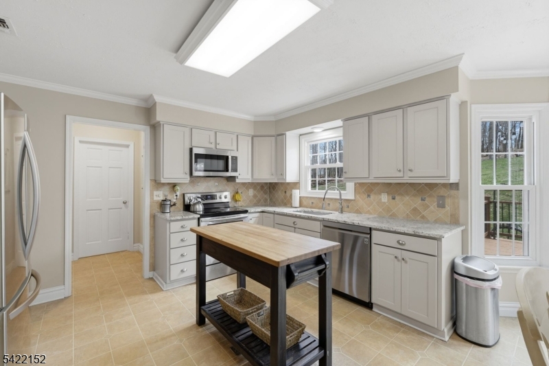 10 Acorn Dr