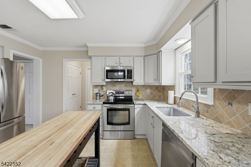 10 Acorn Dr
