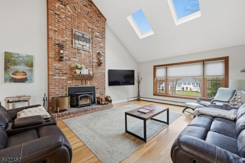 10 Acorn Dr