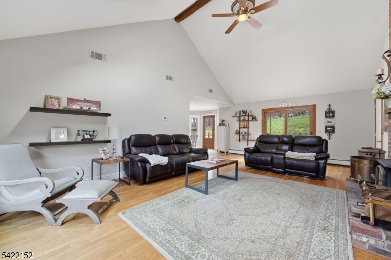 10 Acorn Dr