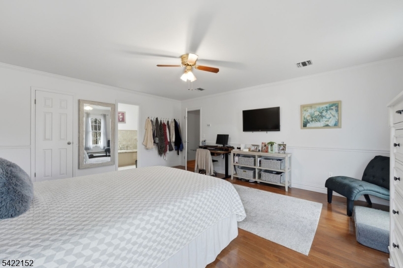 10 Acorn Dr