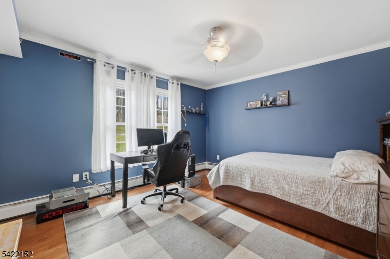 10 Acorn Dr