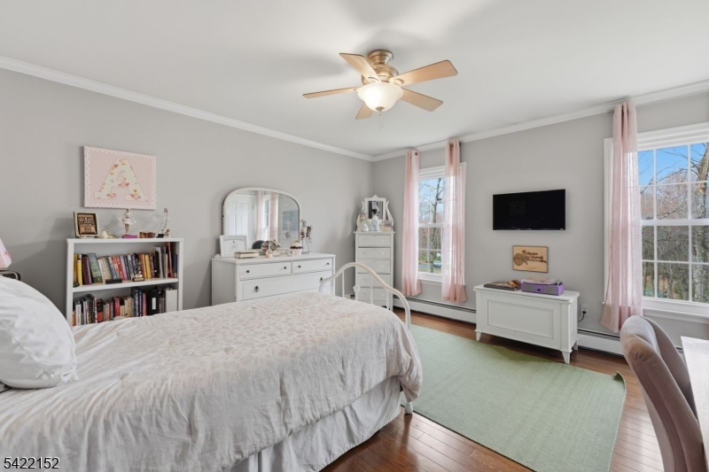 10 Acorn Dr