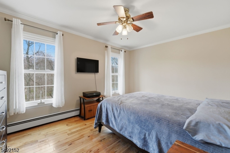 10 Acorn Dr