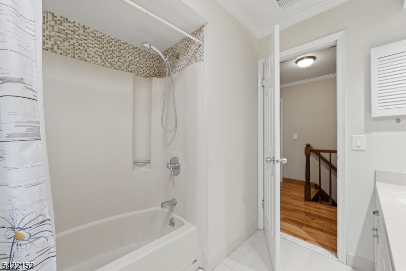 10 Acorn Dr