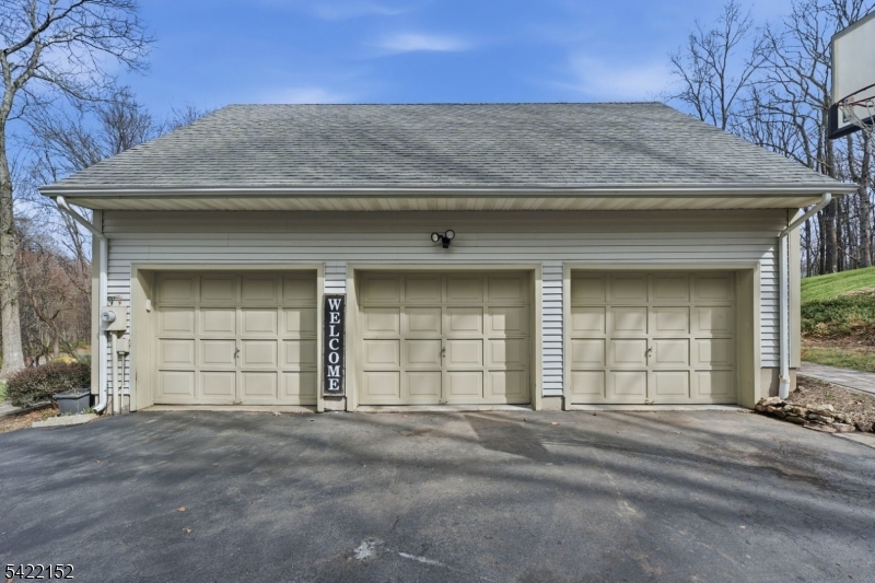 10 Acorn Dr