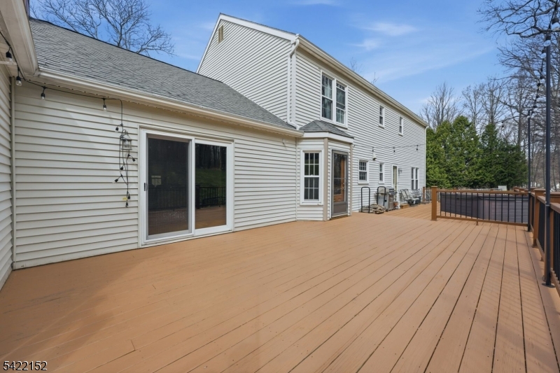 10 Acorn Dr