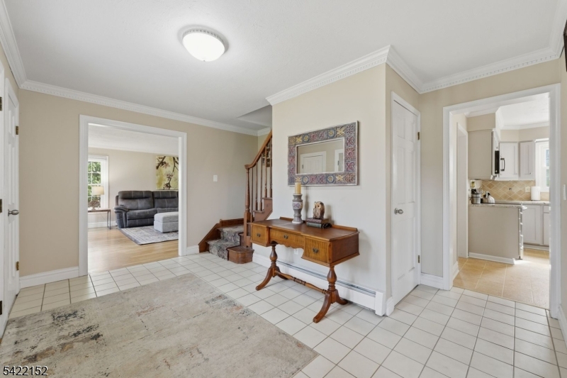 10 Acorn Dr