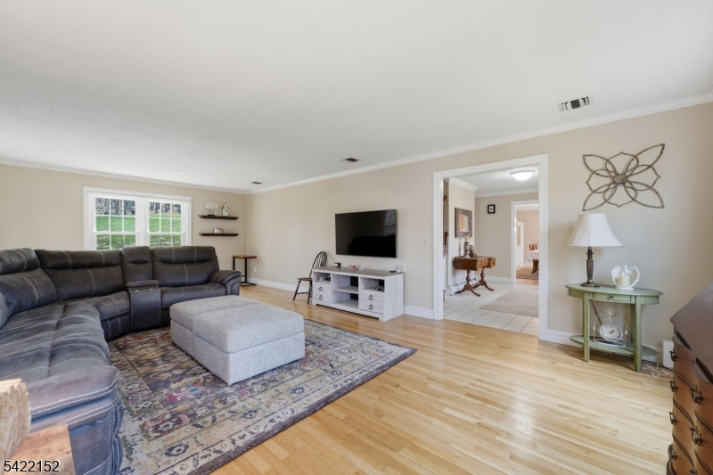 10 Acorn Dr