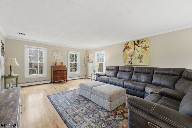 10 Acorn Dr