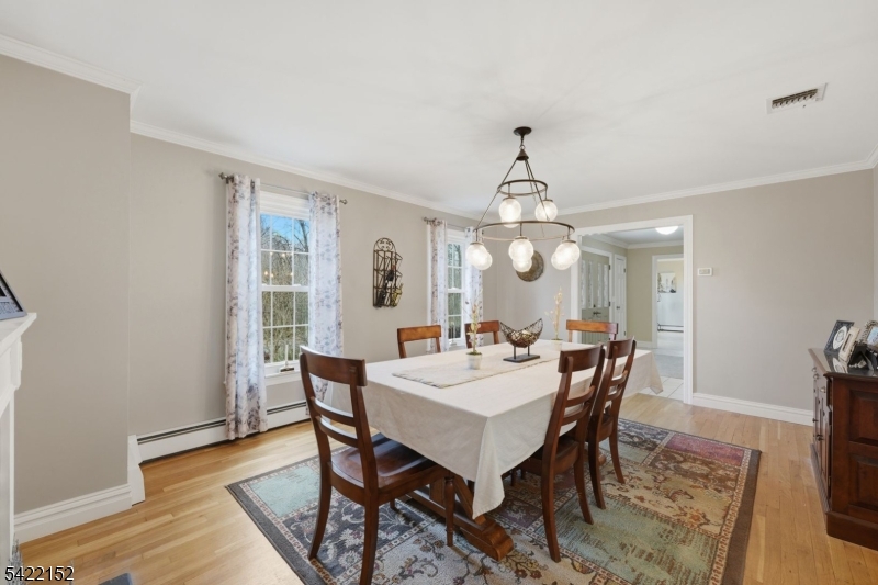 10 Acorn Dr