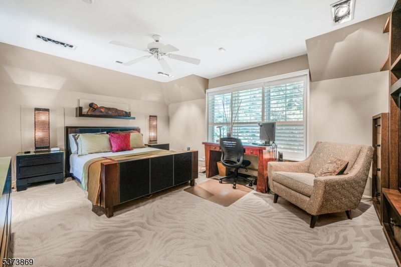 22 Fawn Dr