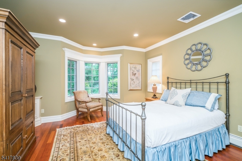 22 Sunset Ln