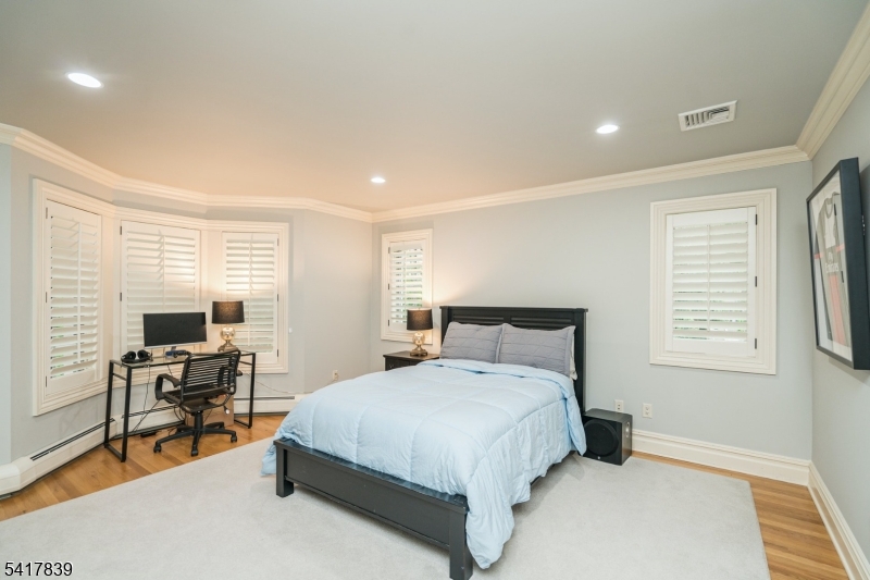 22 Sunset Ln