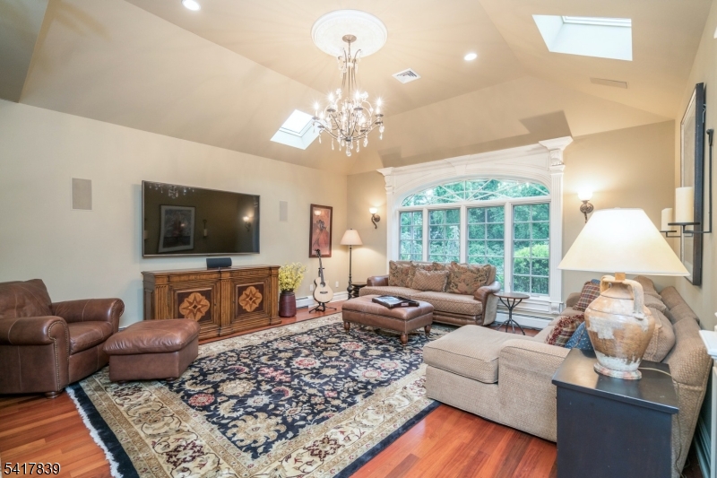 22 Sunset Ln