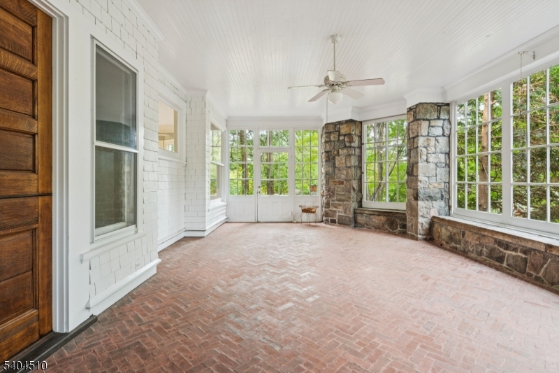 17 Three Gables Rd