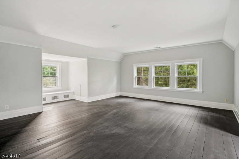 17 Three Gables Rd