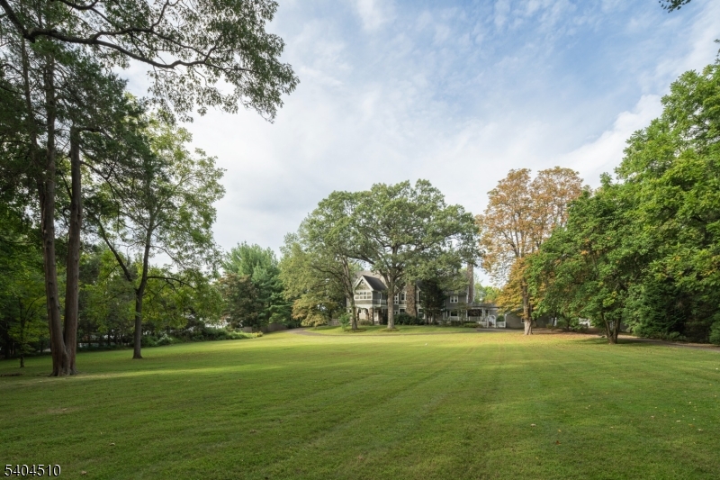 17 Three Gables Rd