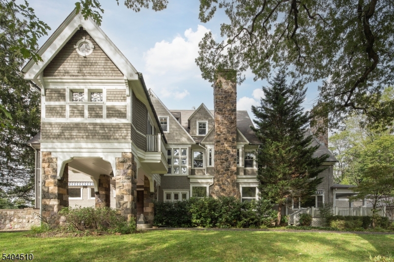 17 Three Gables Rd
