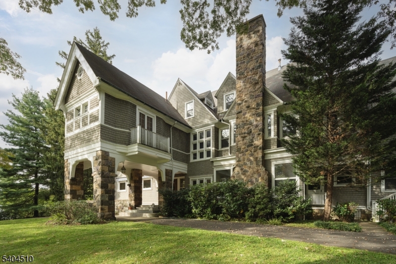 17 Three Gables Rd