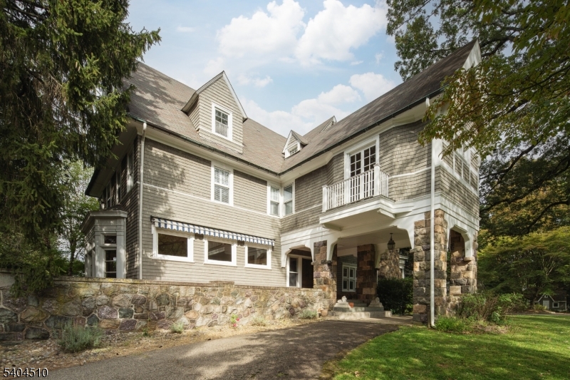 17 Three Gables Rd