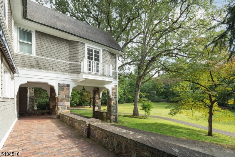17 Three Gables Rd