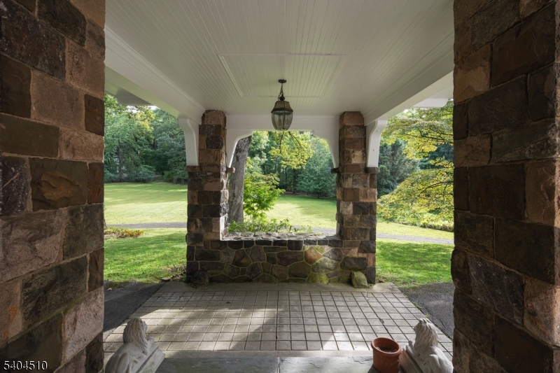 17 Three Gables Rd