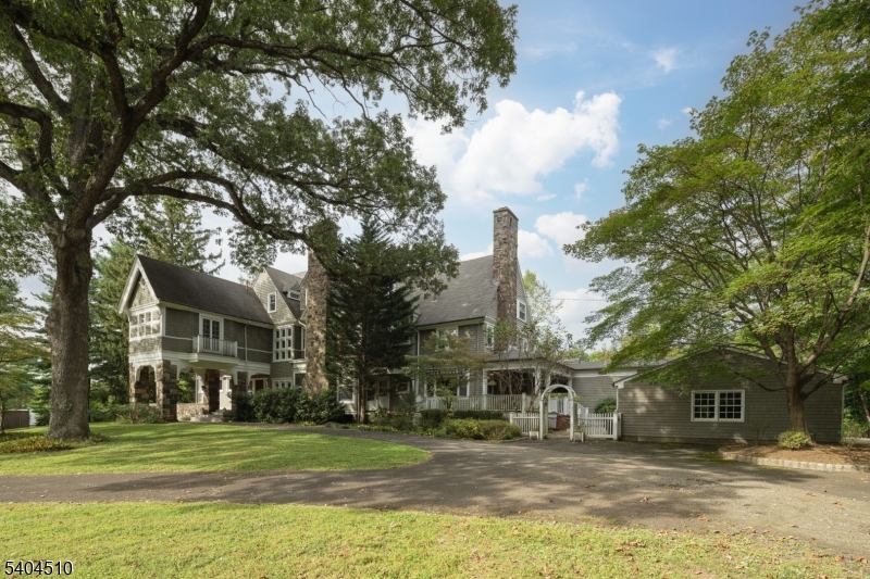 17 Three Gables Rd
