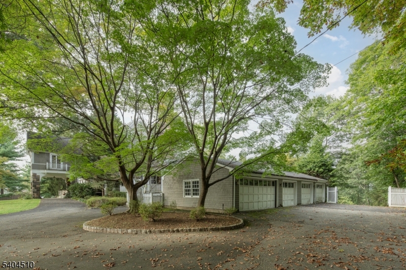 17 Three Gables Rd